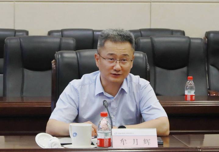 陆志军辞去上海申达股份有限公司财务负责人职务,仍担任董事长和党委书记