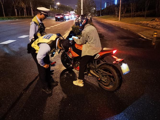 马鞍山交警整治“飙车炸街”