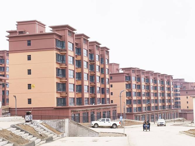 甘肃积石山地震灾后重建确保居民住房于2024年10月底前建成入住